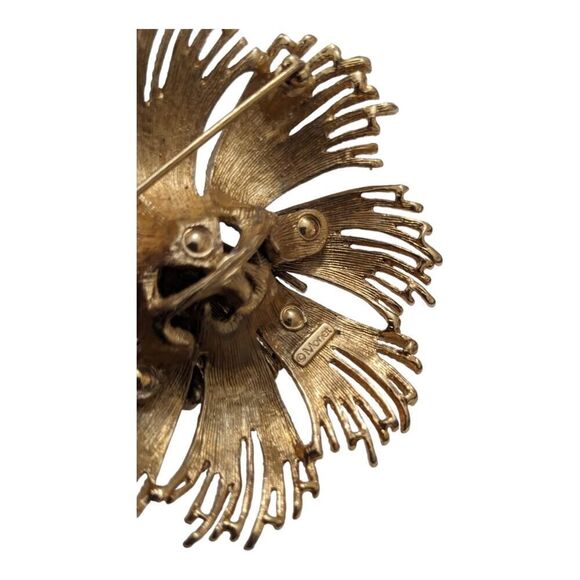 Monet Large Gold Tone Brooch Pin Cordelia Flower Fireworks Vintage - Picture 3 of 3
